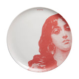 Assiette à pizza blanche et rouge avec visage dessiné
