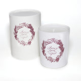 bougies blanches avec logo de fleurs